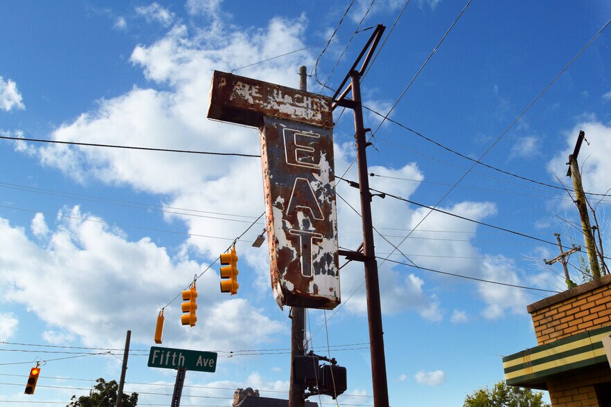 More Photos Of 801 Ml King Ave, Flint Storefront Retail Residential For Sale