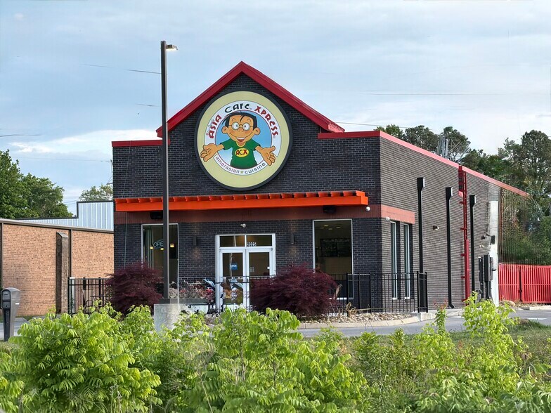 Primary Photo Of 2025 Bridgeway Dr, Maryville Fast Food For Sale