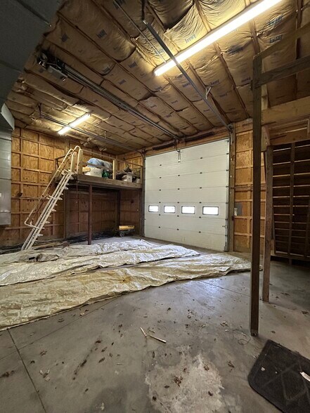 More Photos Of 168 Red Lion Rd, Southampton Light Manufacturing For Lease