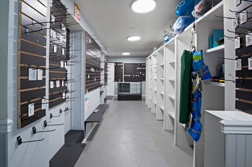 More Photos Of 2810 E Spencer Lake Rd, Shelton General Retail For Sale