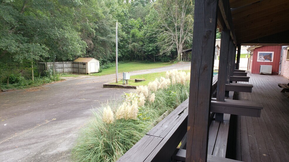 More Photos Of 3746 Mount Pleasant Rd, Sherrills Ford Restaurant For Lease