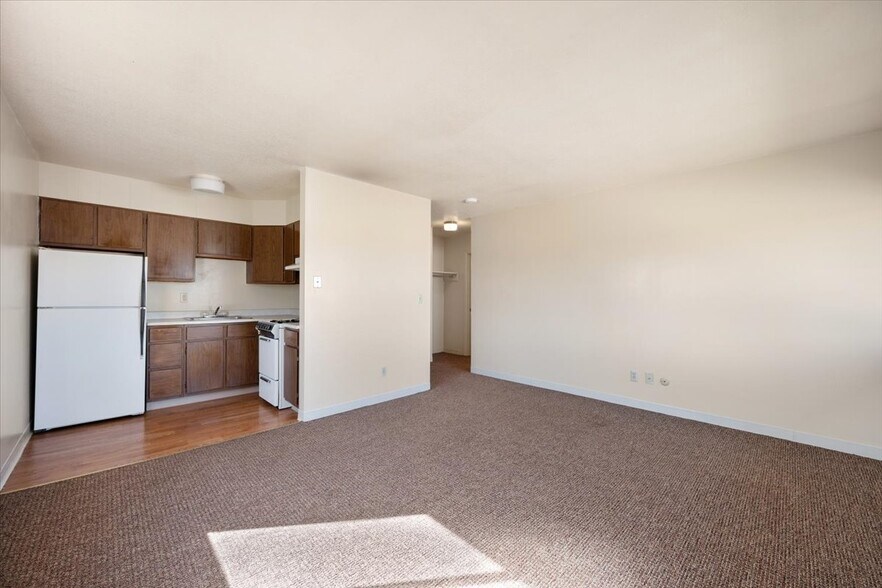 More Photos Of 1500 7th Ave, Belle Fourche Apartments For Sale
