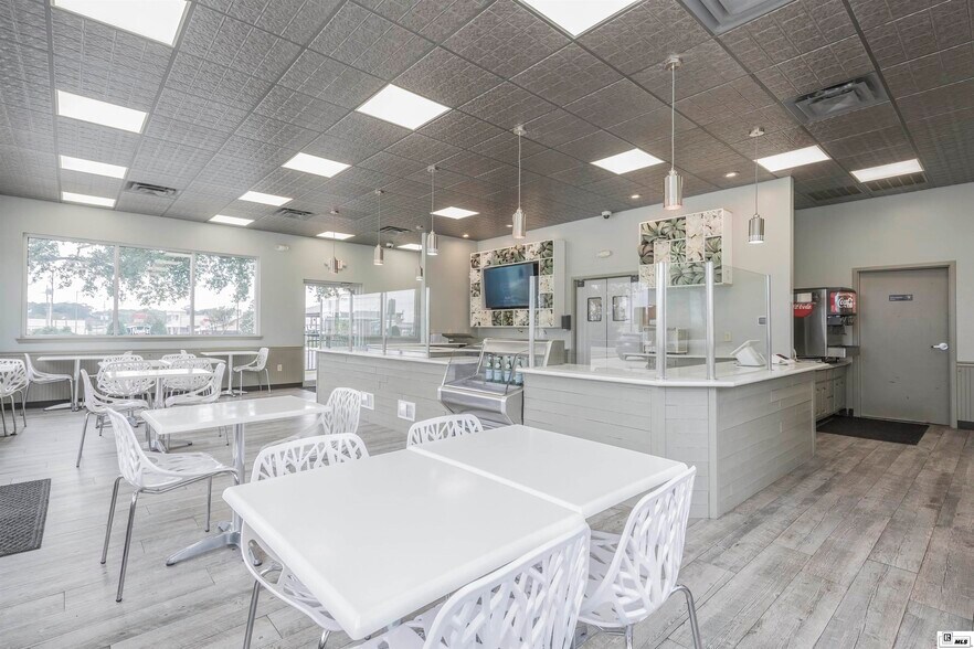 More Photos Of 1412 Ridge Ave, West Monroe Restaurant For Sale