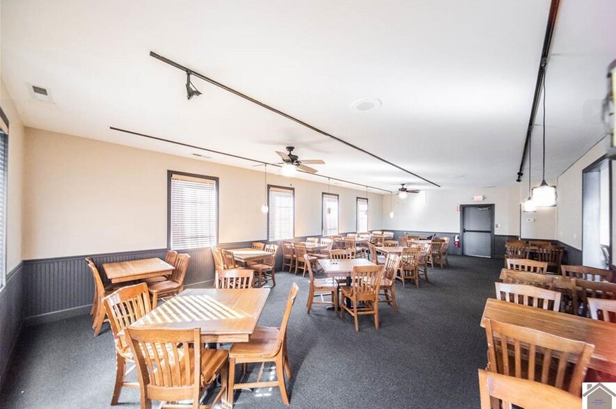 More Photos Of 7052 Benton Rd, Paducah Restaurant For Sale