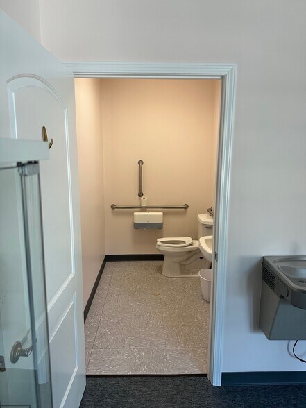 More Photos Of 1456 N Howe St, Southport Medical For Lease