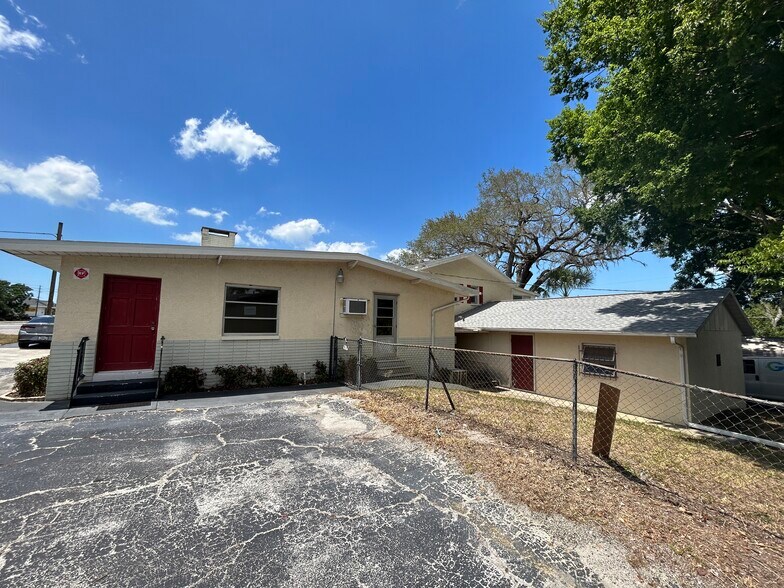 More Photos Of 6703 Massachusetts Ave, New Port Richey Showroom For Sale