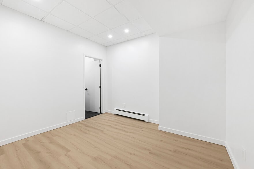 More Photos Of 15 Saint Pauls Ave, Staten Island Medical For Lease