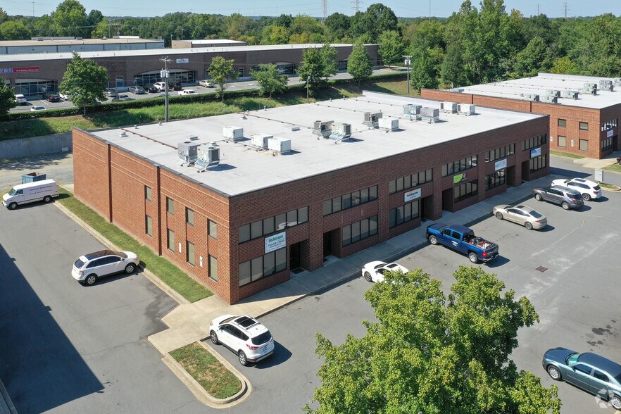 More Photos Of 428-438 Crompton St, Charlotte Light Distribution For Lease