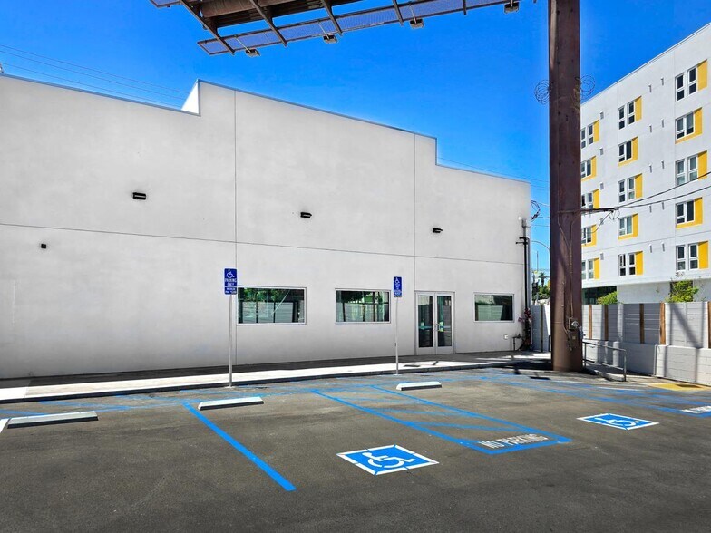 More Photos Of 5075 W Adams Blvd, Los Angeles Medical For Lease