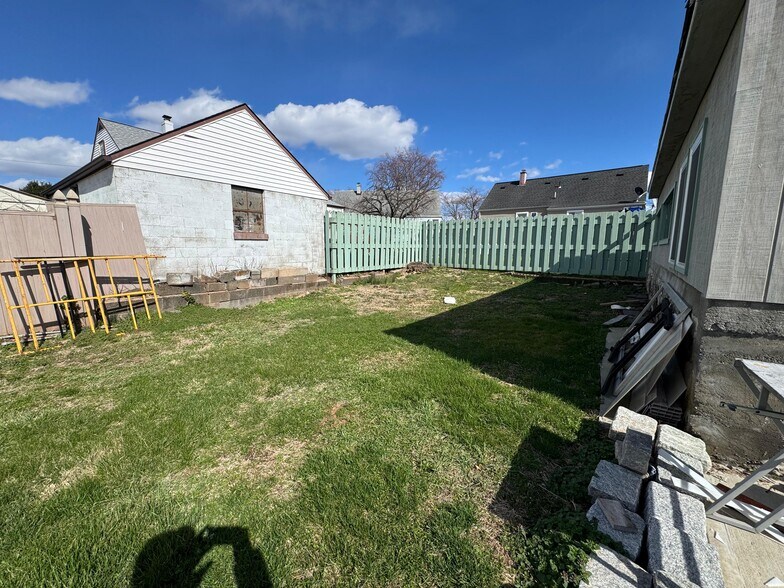 More Photos Of 800 Green St, Iselin Storefront Retail Residential For Sale