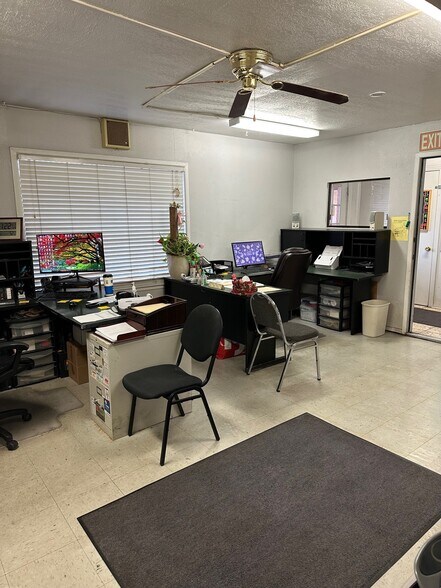 More Photos Of 1005 Austin St, Midland Storefront For Sale