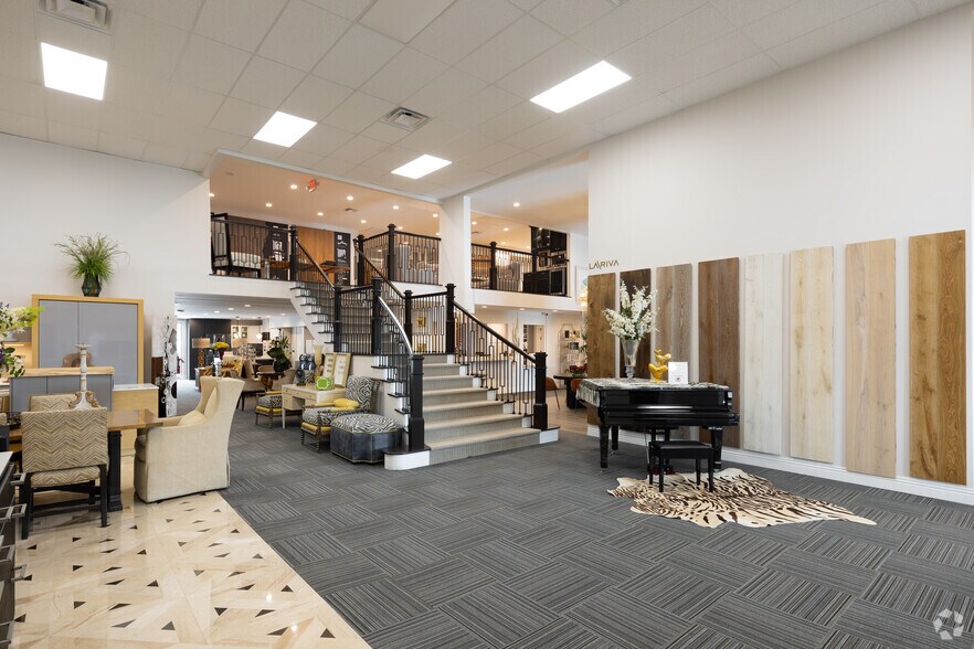 More Photos Of 565 N Tustin St, Orange Freestanding For Sale