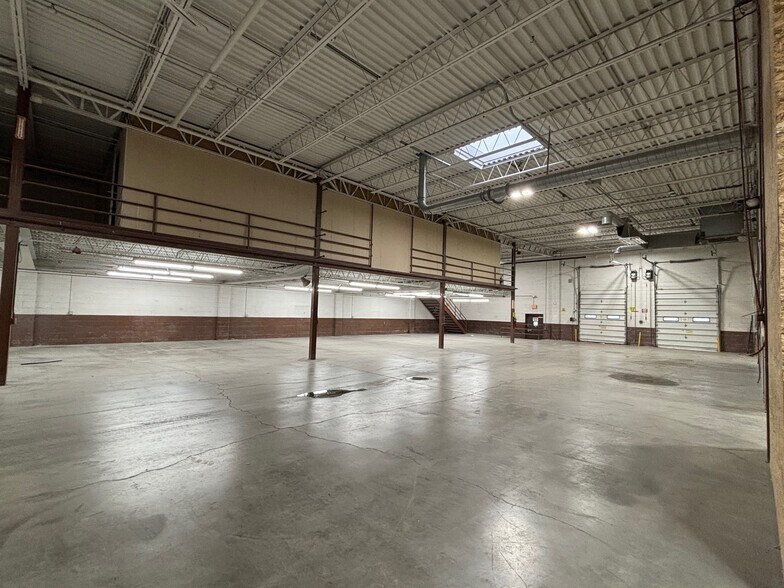 More Photos Of 340 Nagel Dr, Cheektowaga Distribution For Sale