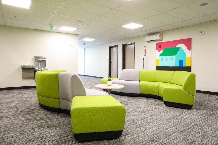 More Photos Of 160 NW Gilman Blvd, Issaquah Office For Lease