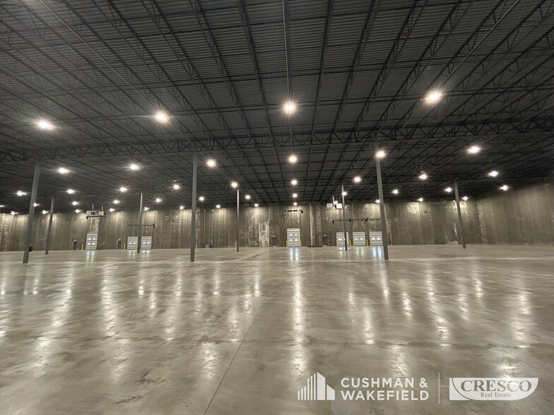 More Photos Of 2001 Victoria St, Warren Distribution For Lease