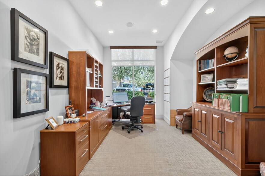 More Photos Of 16023 Via Shavano, San Antonio Office For Sale