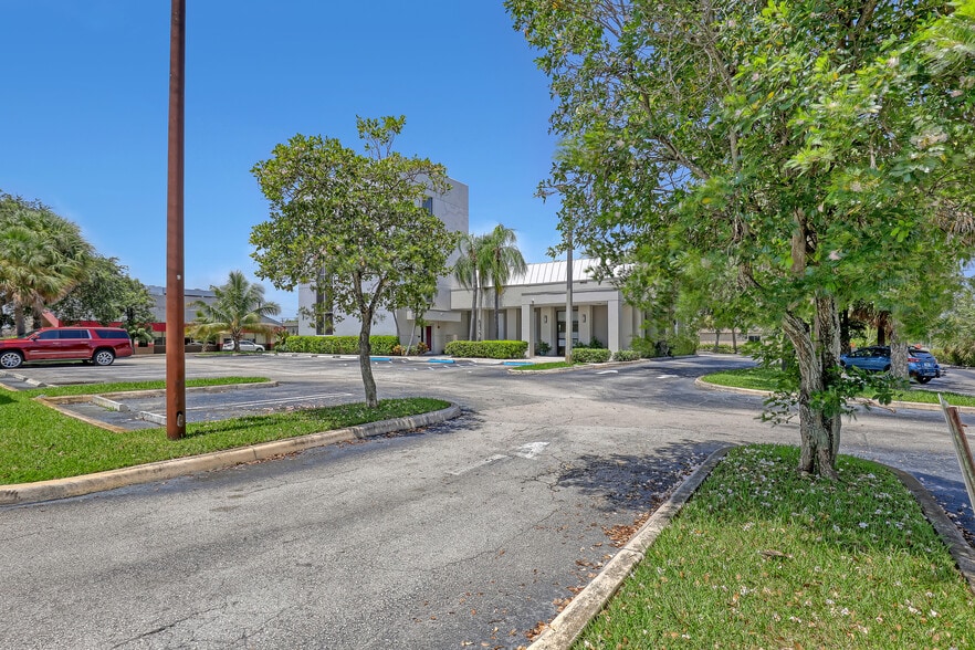 Primary Photo Of 2701 W Okeechobee Blvd, West Palm Beach Office For Sale