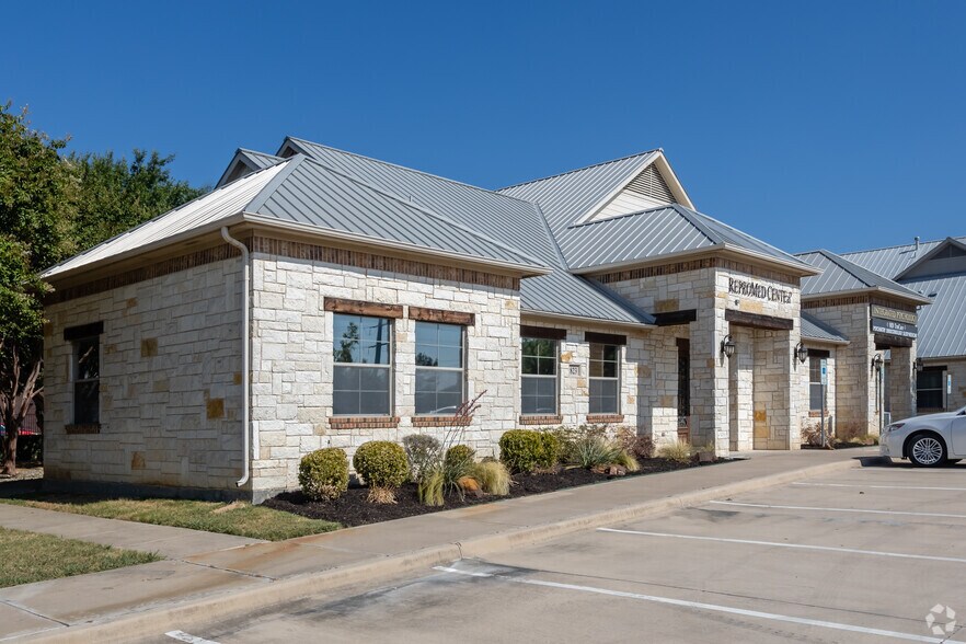 More Photos Of 823 E Ira Woods Ave, Grapevine Medical For Lease