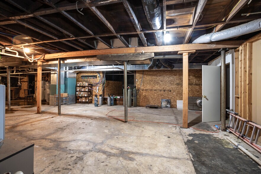 More Photos Of 302 S Main St, Kalispell Restaurant For Sale