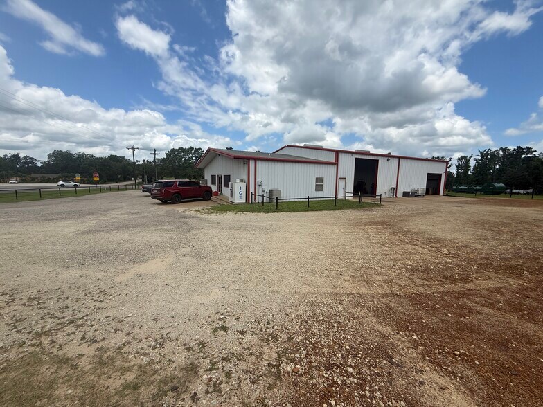More Photos Of 17650 Texas 19, Montalba Auto Repair For Sale