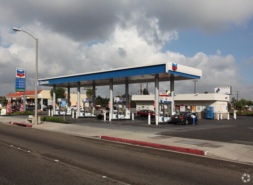 Primary Photo Of 9409 Alondra Blvd, Bellflower Service Station For Sale