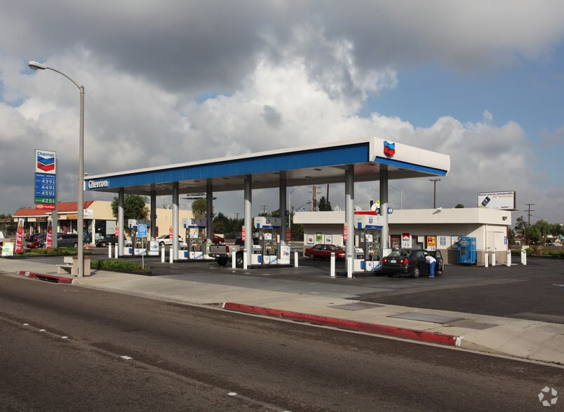 Primary Photo Of , Bellflower General Retail For Sale