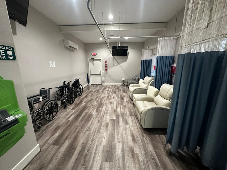 More Photos Of 1446 Campbell Rd, Houston Medical For Lease