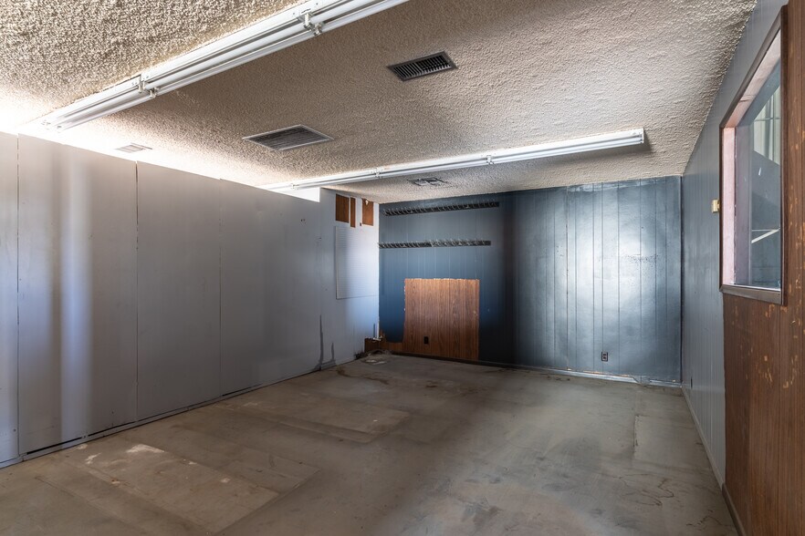 More Photos Of 68686 Summit Dr, Cathedral City Service For Sale