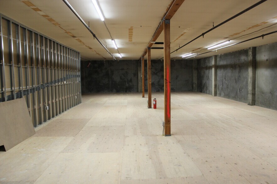 More Photos Of 414-420 Lesser St, Oakland Warehouse For Sale