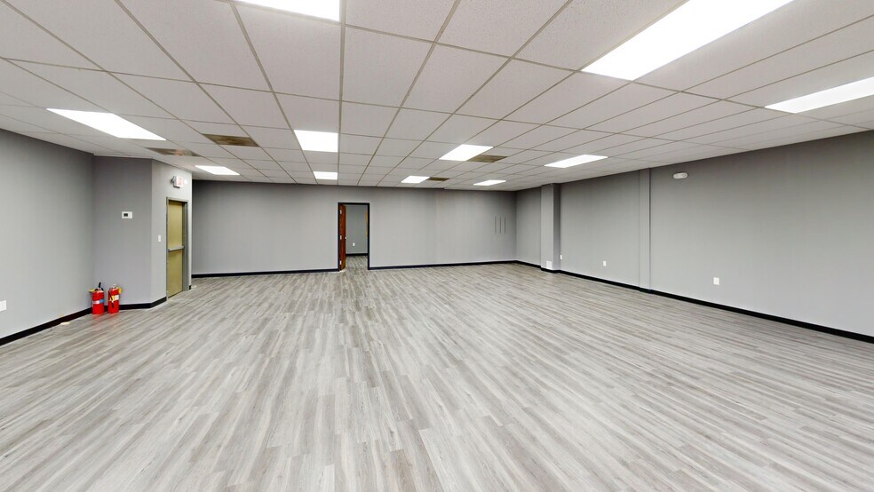 More Photos Of 3201 Atlanta Industrial Pky NW, Atlanta Light Distribution For Lease