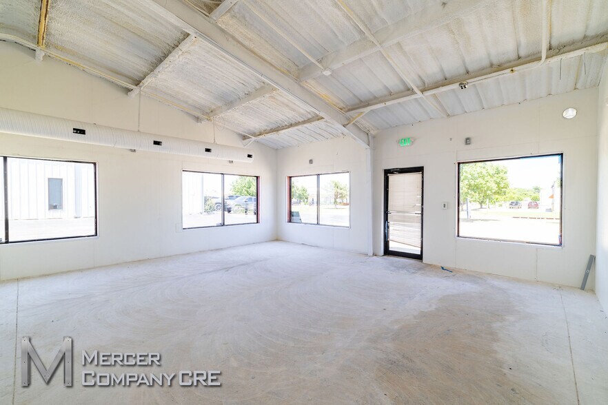 More Photos Of 2601 S Purdue Ave, Oklahoma City Flex For Lease