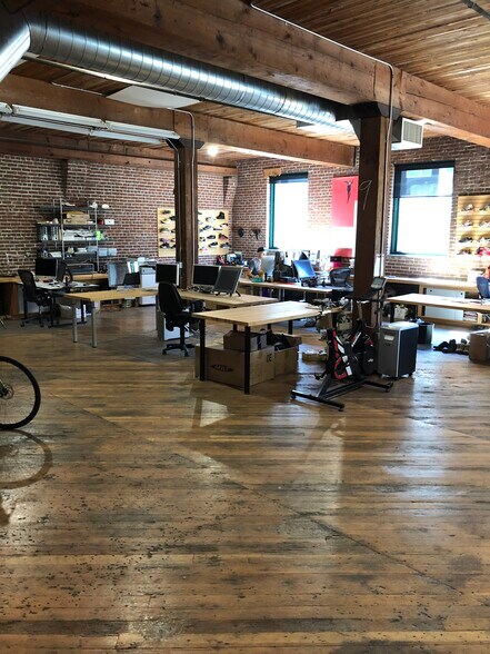 More Photos Of 1104 NW 15th Ave, Portland Office For Lease