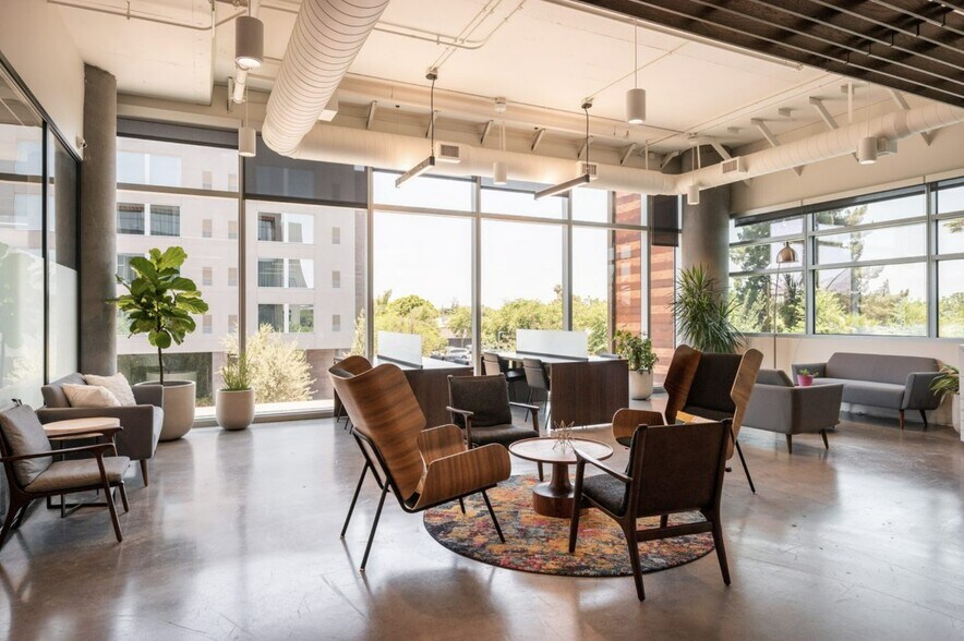 More Photos Of 2801 E Camelback Rd, Phoenix Coworking Space