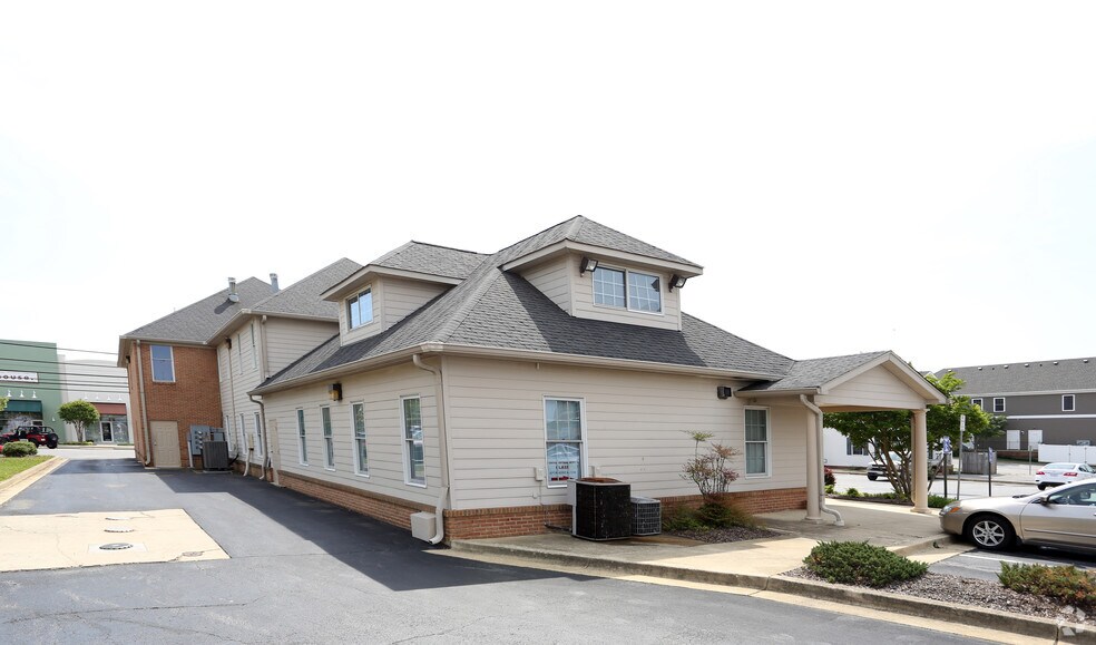 More Photos Of 200 Howard St, La Plata Office For Sale