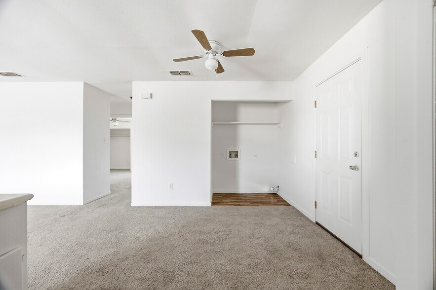 More Photos Of 1105 Westwood Ln, Giddings Apartments For Sale