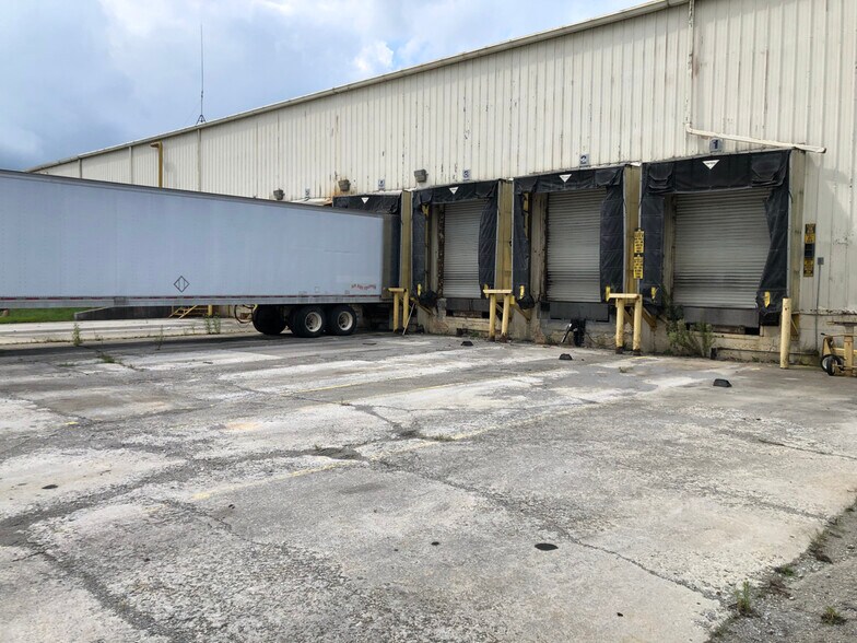 More Photos Of 325 Industrial Ave, Morristown Manufacturing For Lease