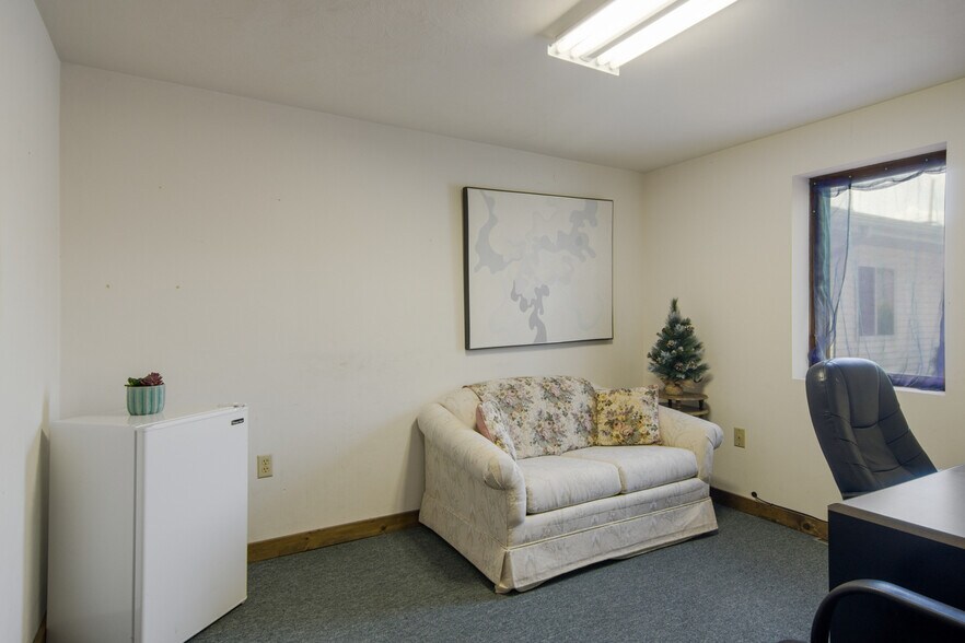 More Photos Of 1070 W Houghton Lake Dr, Prudenville Medical For Sale