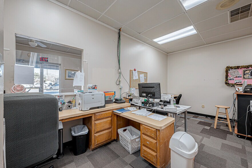 More Photos Of 1219 Farr St, Waller Office Residential For Sale