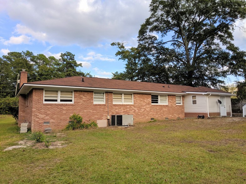 More Photos Of 104 Round Knob Rd, Lexington Office For Sale