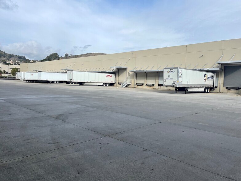 More Photos Of 421-427 Valley Dr, Brisbane Distribution For Lease