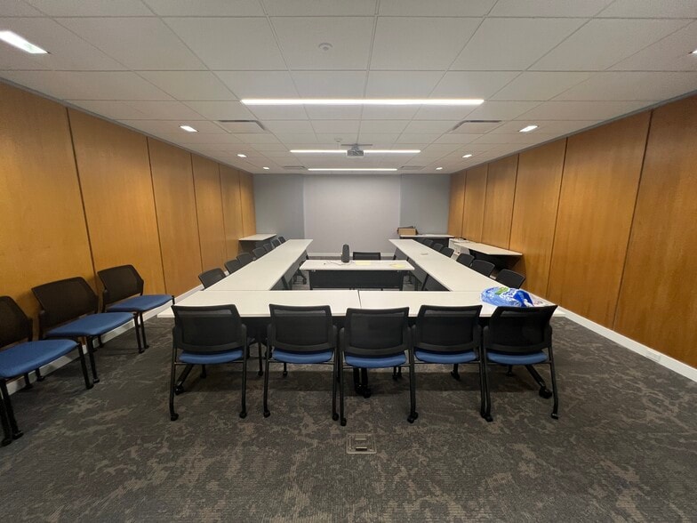 More Photos Of 1000 Gregg St, Carnegie Warehouse For Lease