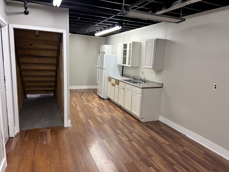 More Photos Of 526-540 Enterprise Dr, Erlanger Light Manufacturing For Lease