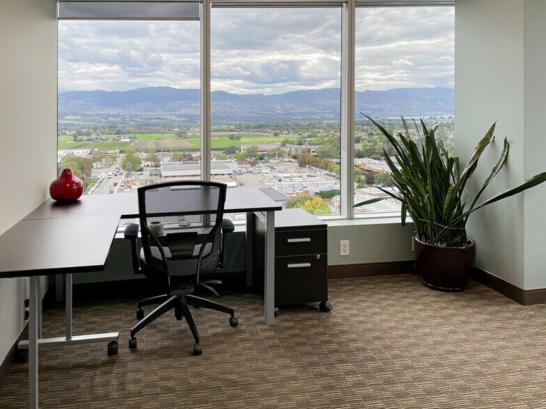 More Photos Of 405 Lexington Ave, New York Coworking Space