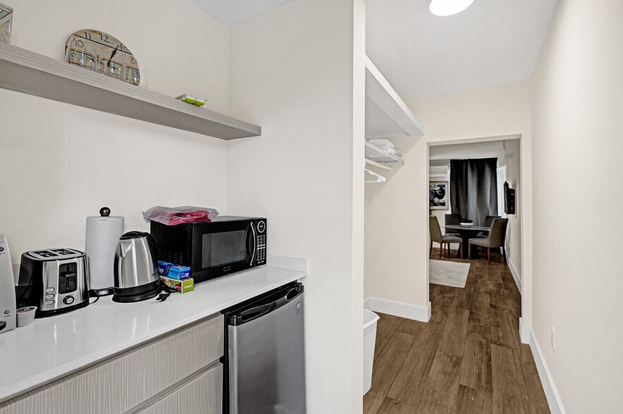 More Photos Of 3020-3024 Seville St, Fort Lauderdale Hotel For Sale