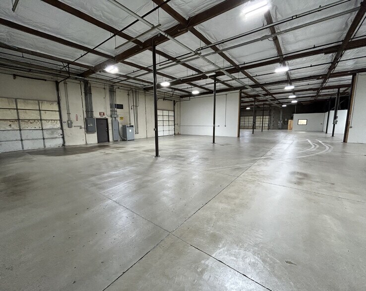 More Photos Of 5565 SE International Way, Milwaukie Warehouse For Lease