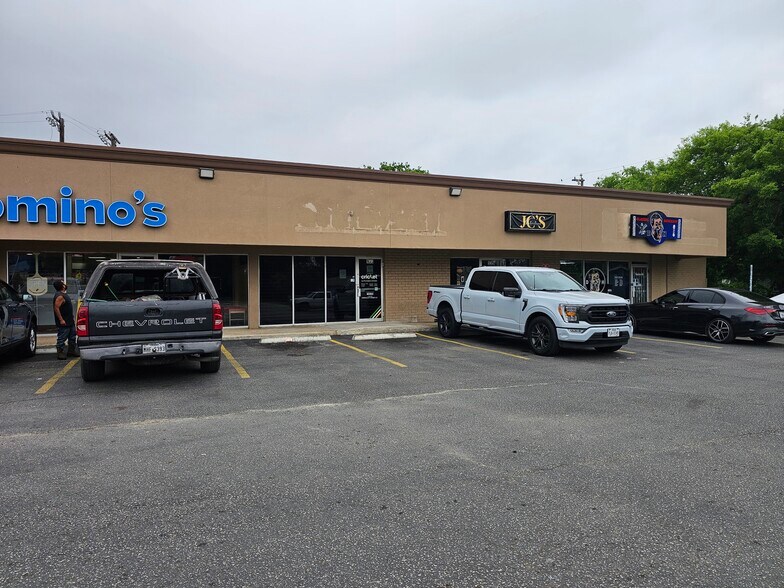 More Photos Of 129-137 Bandera Rd, San Antonio Storefront For Lease