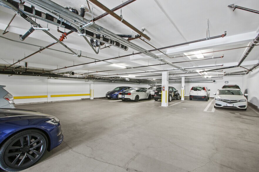 More Photos Of 2332 Cotner Ave, Los Angeles Loft Creative Space For Lease