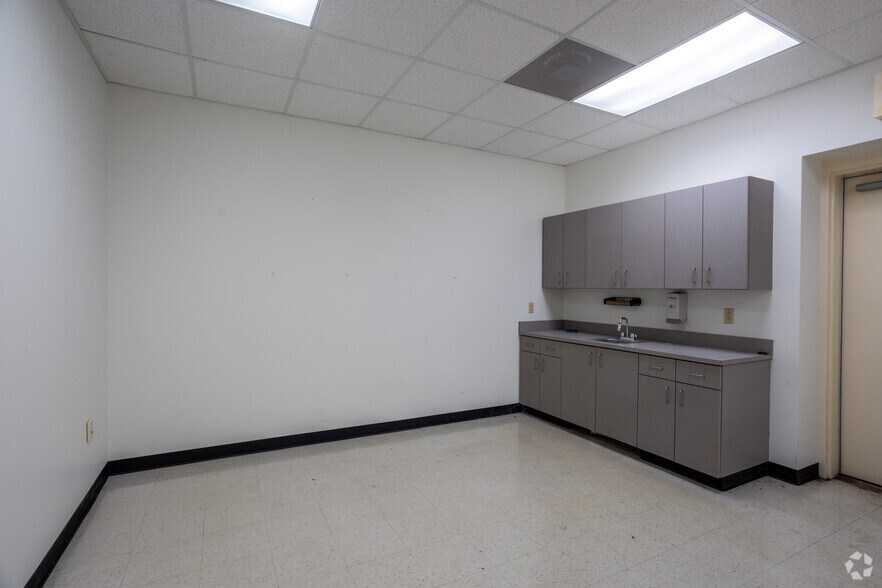 More Photos Of 2160 Commerce Dr, Monroe Storefront Retail Office For Lease