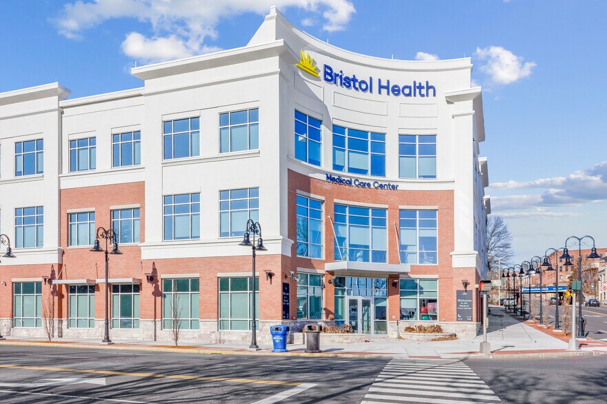 More Photos Of 25 Main St, Bristol Drugstore For Sale