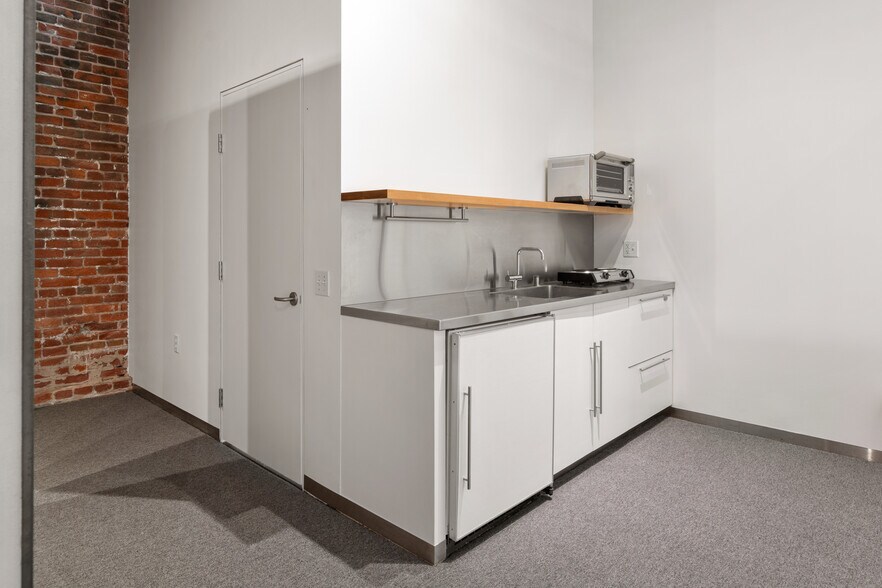 More Photos Of 720 York St, San Francisco Office For Sale